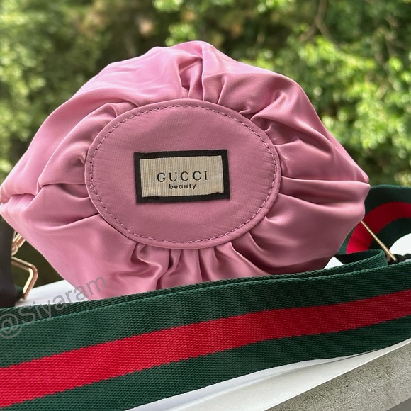 New Gucci drawstring closure bucket bag - Picture 3 of 6